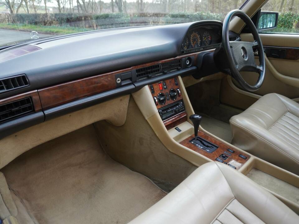 Afbeelding 11/20 van Mercedes-Benz 500 SE (1988)