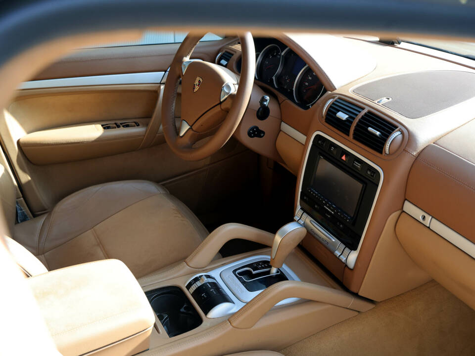Bild 37/49 von Porsche Cayenne GTS (2009)