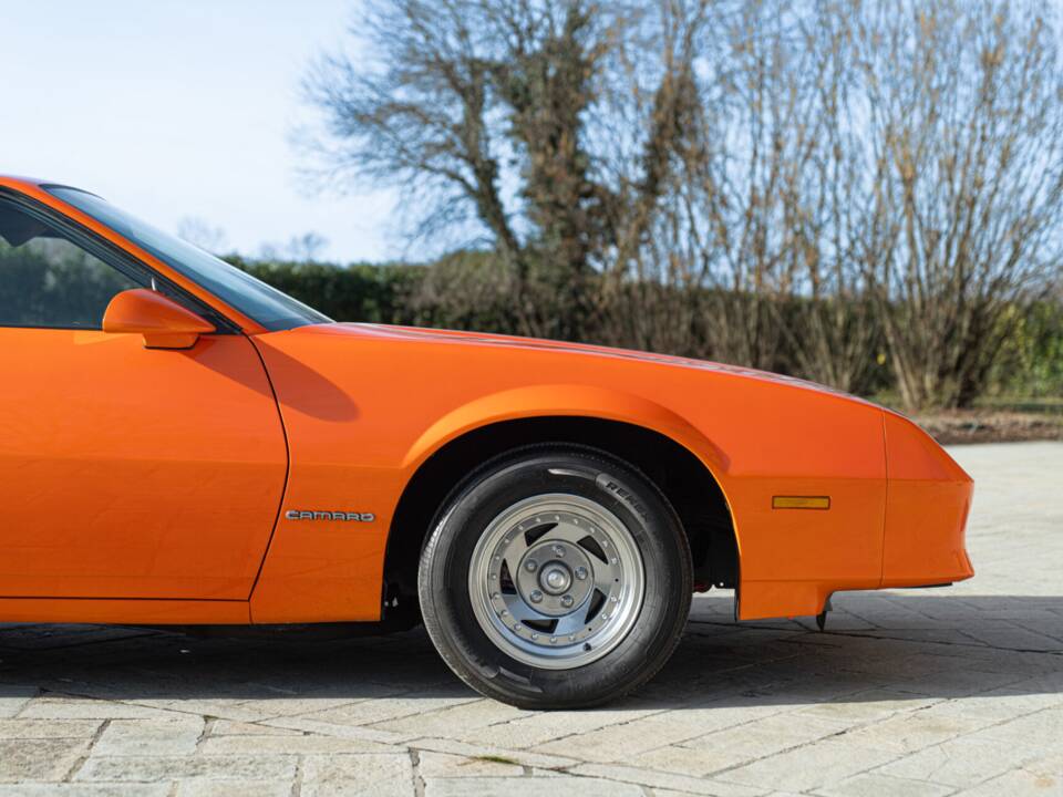 Bild 22/50 von Chevrolet Camaro Z28 (1992)