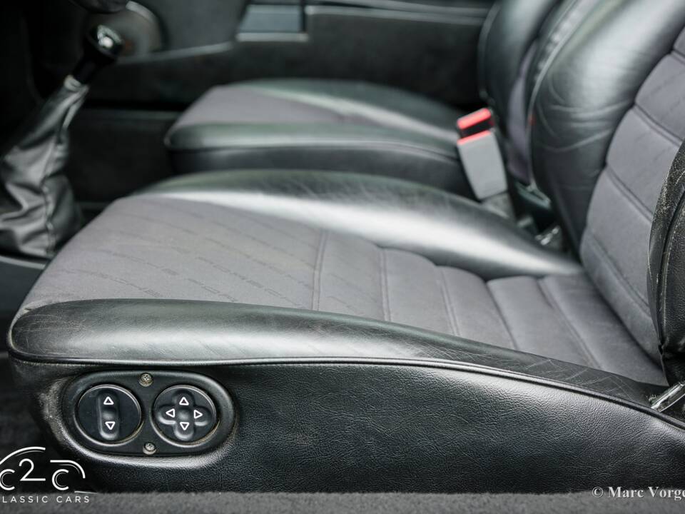 Image 42/63 of Porsche 911 Carrera 3.2 (1986)