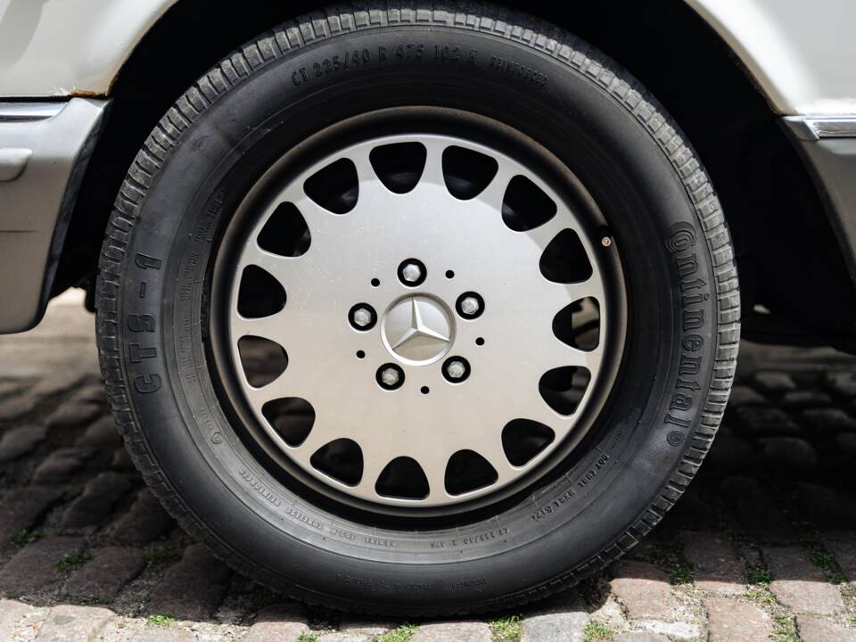 Image 46/50 of Mercedes-Benz 500 SEL (1984)