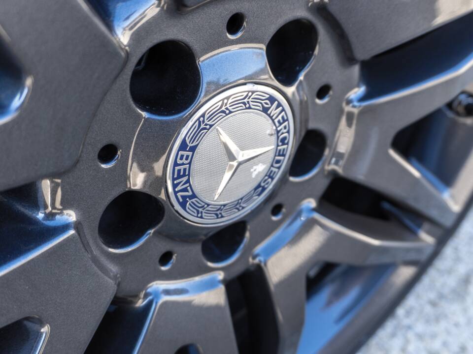 Bild 16/19 von Mercedes-Benz E 400 d 4MATIC (2014)