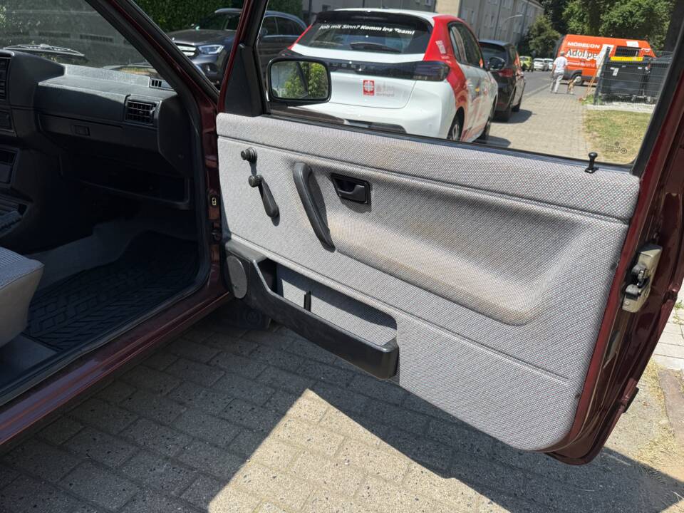 Immagine 18/27 di Volkswagen Golf Mk II 1.6 (1991)