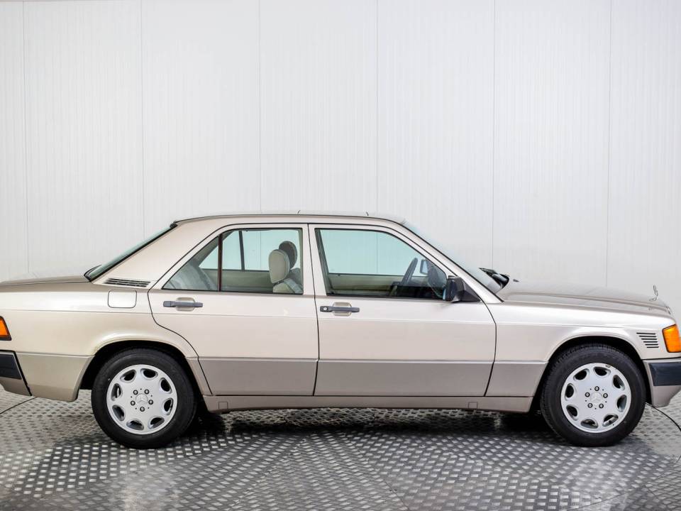 Immagine 34/50 di Mercedes-Benz 190 D 2.5 Turbo (1989)