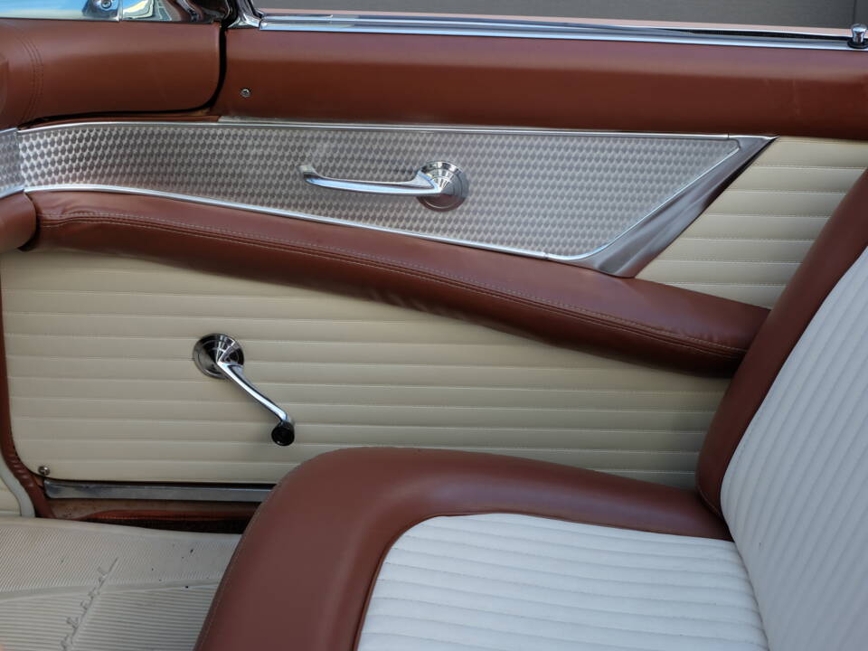 Immagine 44/64 di Ford Thunderbird (1956)