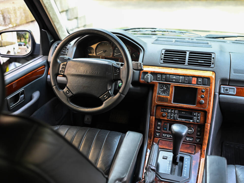 Image 18/25 of Land Rover Range Rover 4.6 HSE (1997)