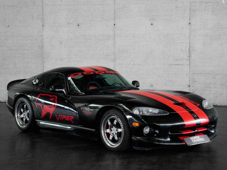 Image 24/50 of Dodge Viper GTS (2005)