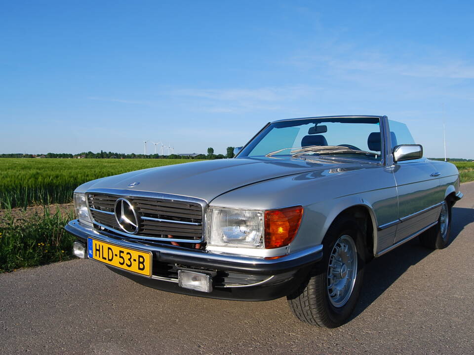 Image 37/87 of Mercedes-Benz 280 SL (1982)