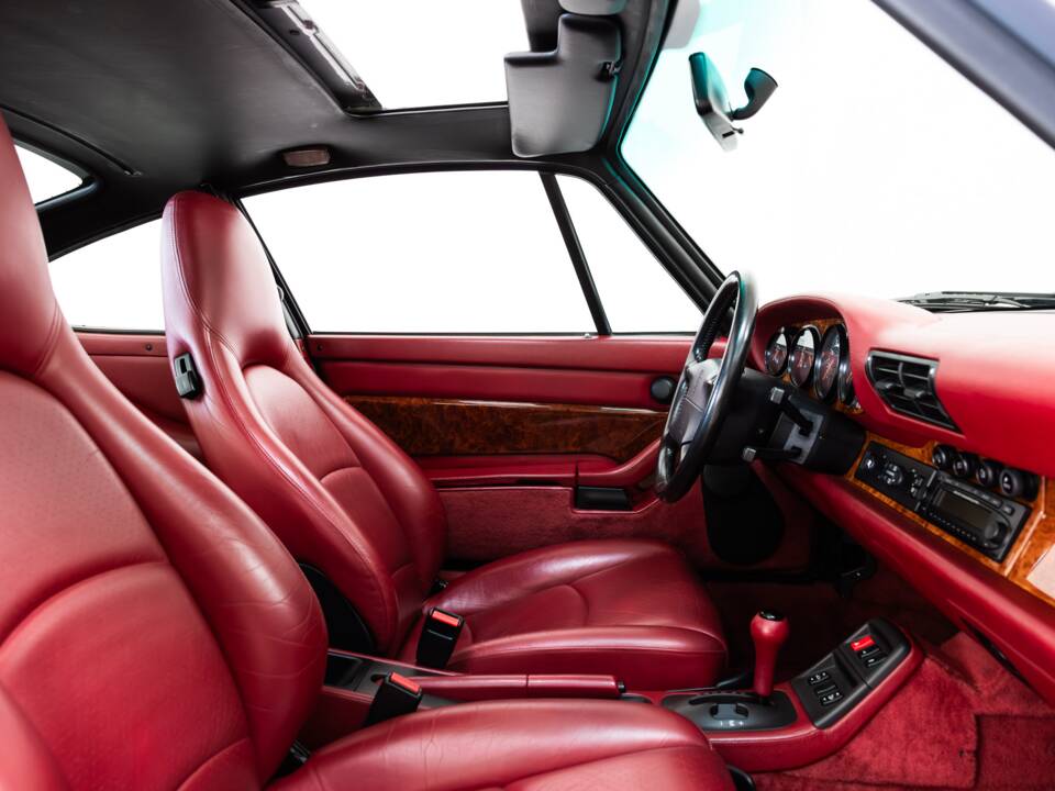 Immagine 24/32 di Porsche 911 Carrera (1994)