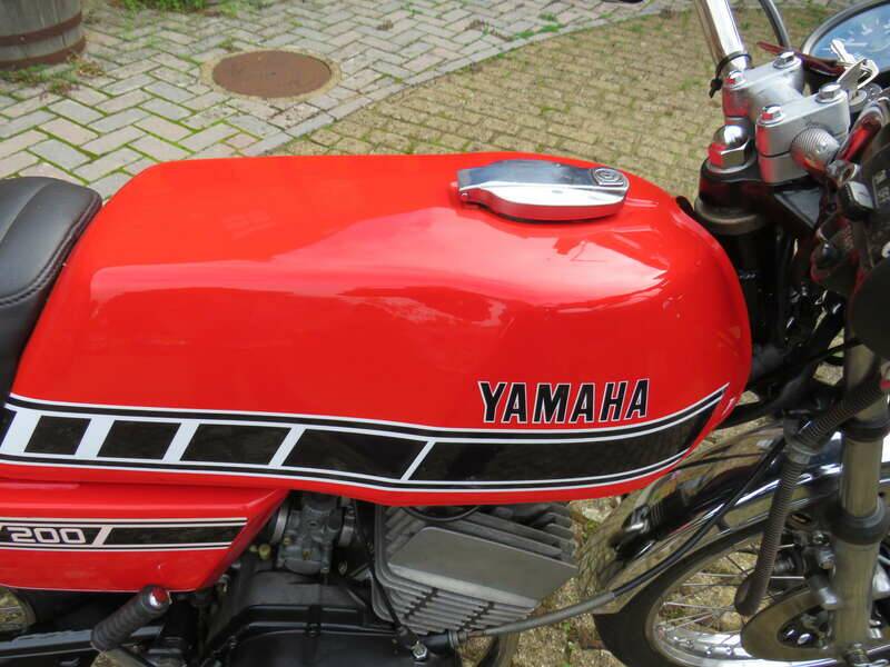 Image 14/40 of Yamaha RD 200 (1978)
