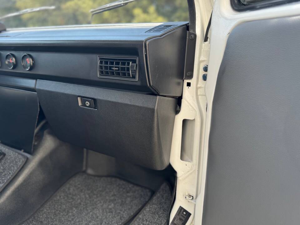 Bild 27/37 von Volkswagen T3 Caravelle 1.9 (1989)