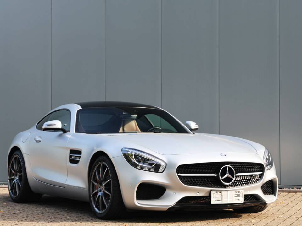Image 17/56 of Mercedes-AMG GT-S (2017)