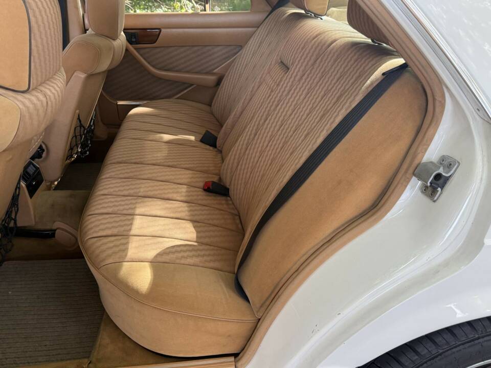 Immagine 12/20 di Mercedes-Benz 280 SE (1983)