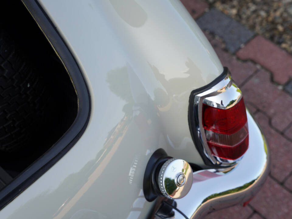 Image 14/50 of Mercedes-Benz 190 SL (1962)