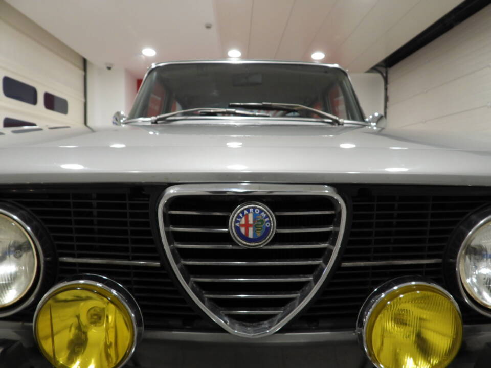 Bild 5/15 von Alfa Romeo 2000 Berlina (1973)