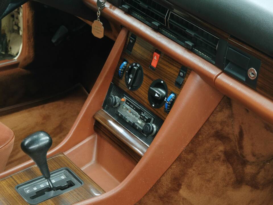 Bild 27/50 von Mercedes-Benz 380 SE (1980)