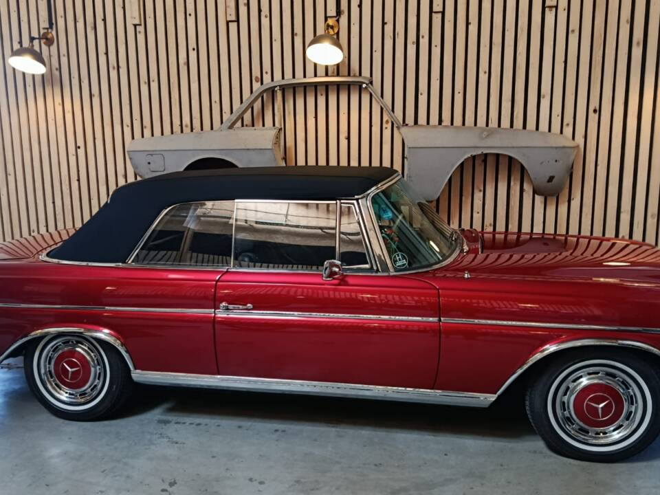Image 2/10 of Mercedes-Benz 220 SE b (1962)