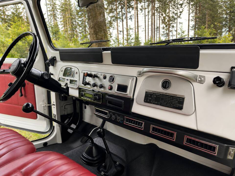 Image 18/67 of Toyota Land Cruiser FJ 40 (1982)