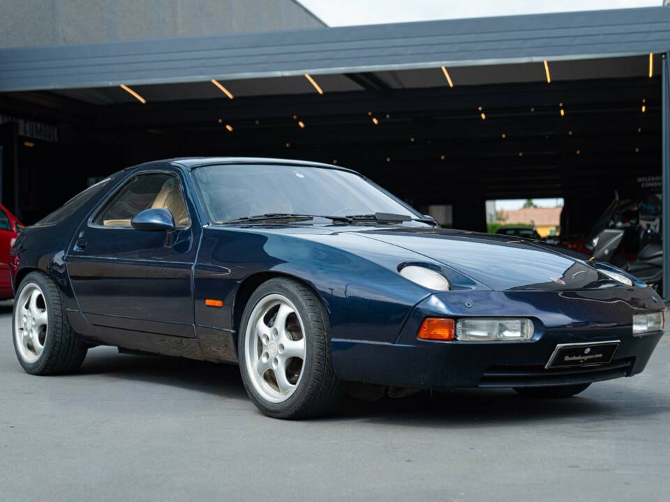 Image 2/34 of Porsche 928 (1981)