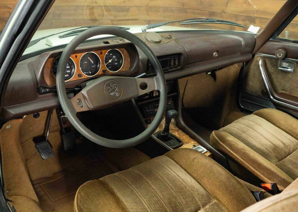Immagine 2/8 di Peugeot 504 Coupé (1979)