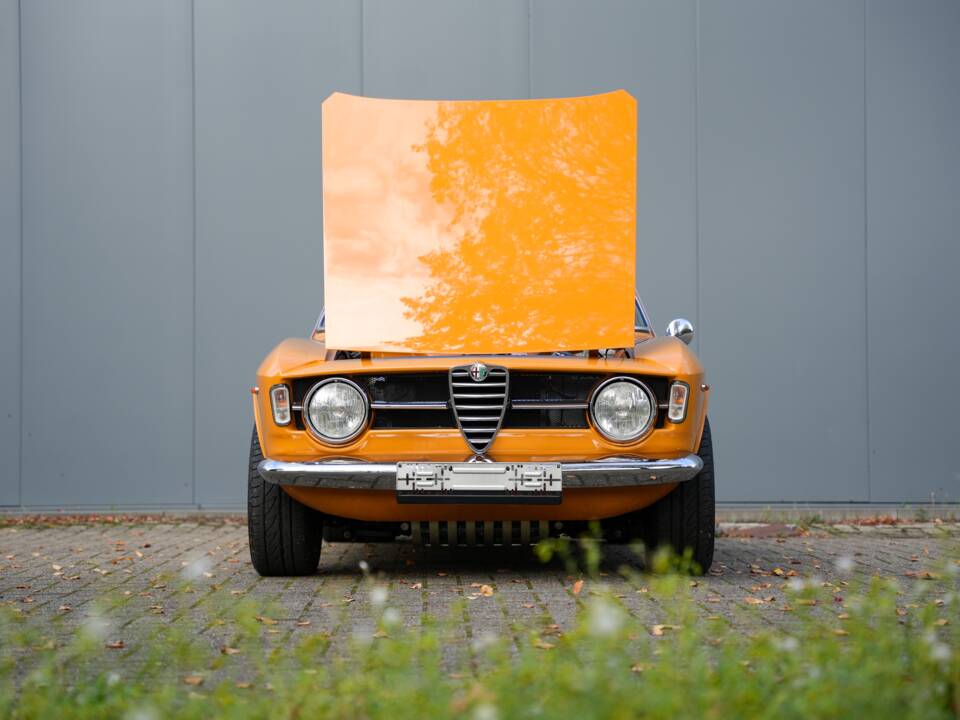 Image 9/38 of Alfa Romeo Giulia GT 1300 Junior (1968)