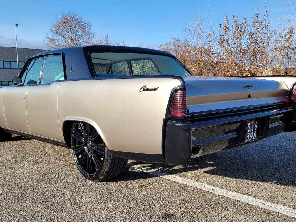 Image 2/18 of Lincoln Continental Sedan (1965)