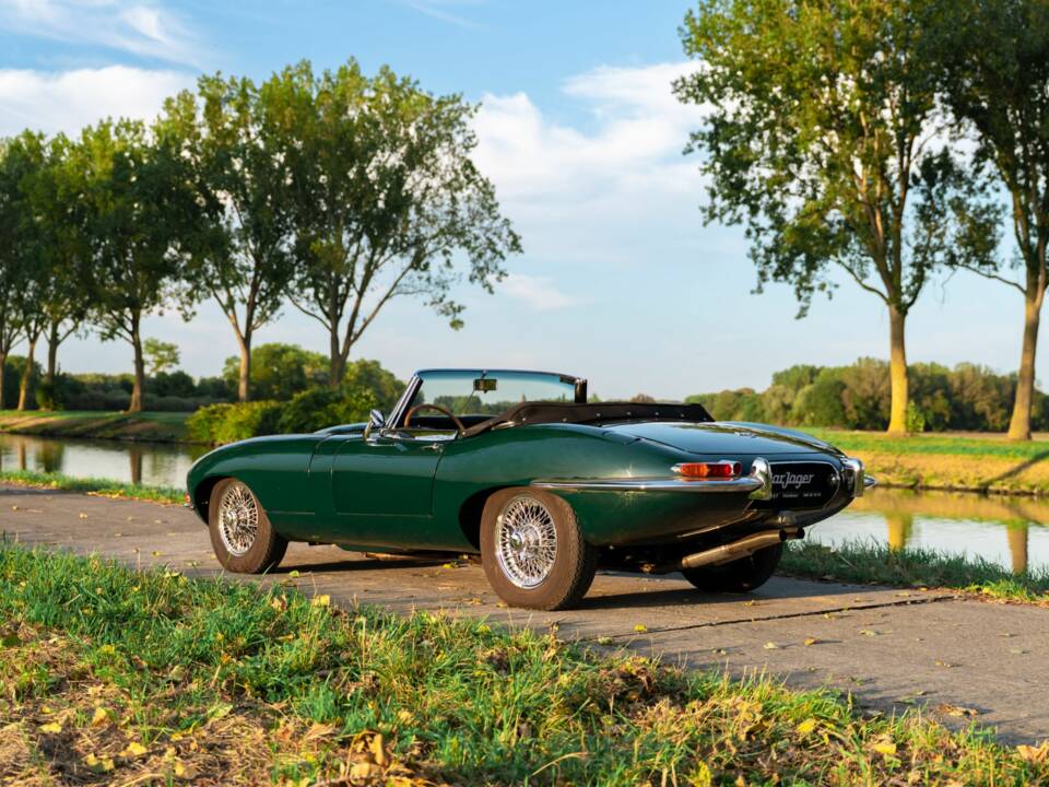 Imagen 2/10 de Jaguar E-Type 4.2 (1966)