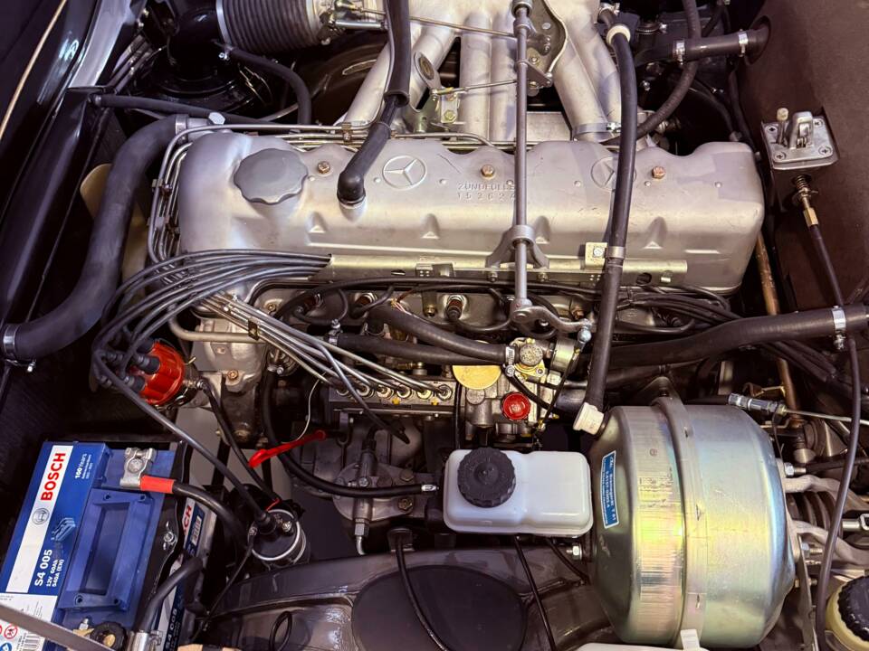 Image 34/36 of Mercedes-Benz 230 SL (1966)