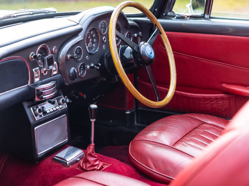 Image 27/50 of Aston Martin DB 5 (1964)