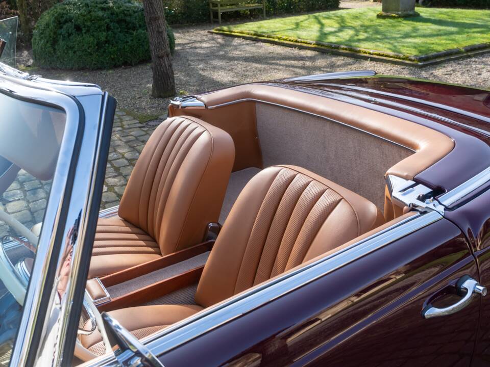 Image 19/35 de Mercedes-Benz 230 SL (1963)