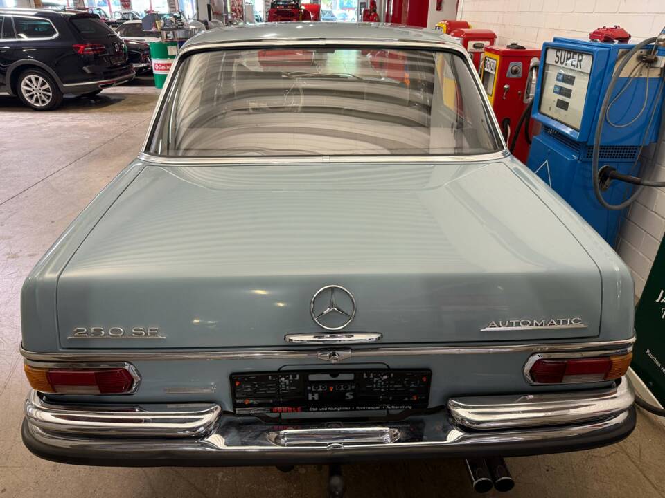 Image 17/20 of Mercedes-Benz 250 SE (1967)