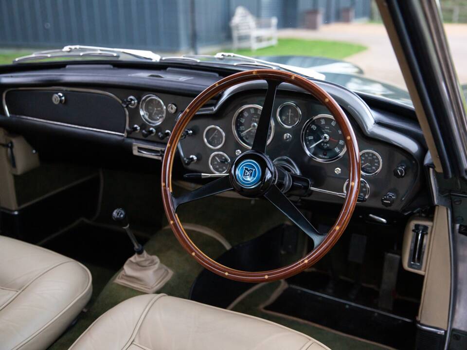 Image 5/42 de Aston Martin DB 4 GT (1959)