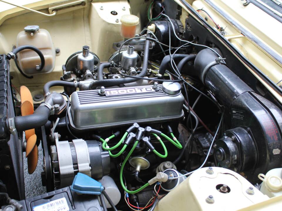 Image 15/17 of Triumph 1500 (1974)