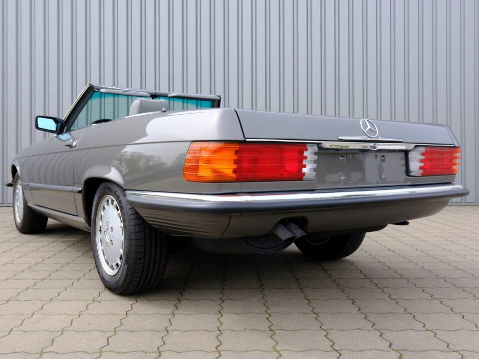 Image 59/97 de Mercedes-Benz 560 SL (1987)