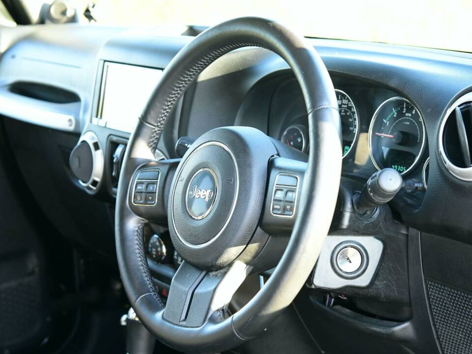 Image 25/50 de Jeep Wrangler Sahara 4.0L (2014)