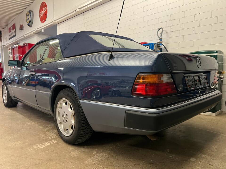 Bild 12/19 von Mercedes-Benz 320 CE (1992)