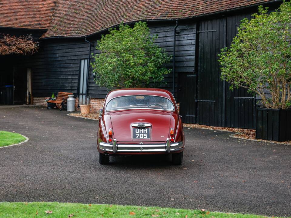Image 7/42 of Jaguar Mk II 3.8 (1962)