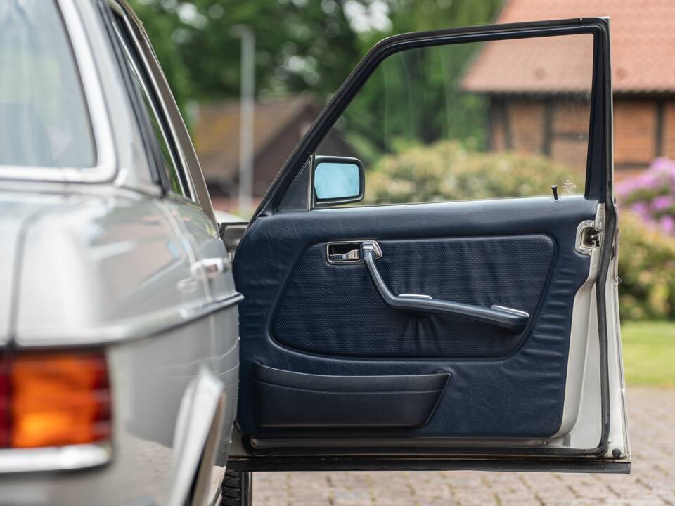 Bild 46/83 von Mercedes-Benz 300 D Turbodiesel (1983)