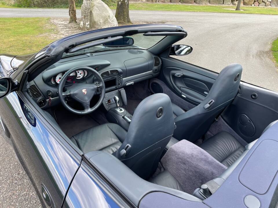 Image 5/17 of Porsche 911 Carrera 4S (2004)