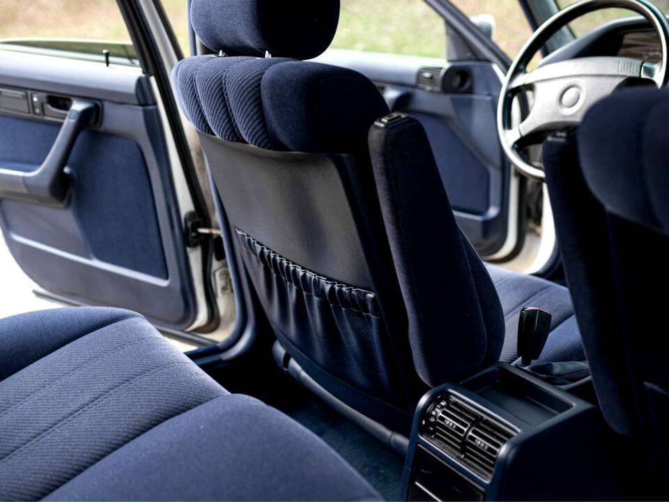 Image 10/55 of BMW 525ix (1993)