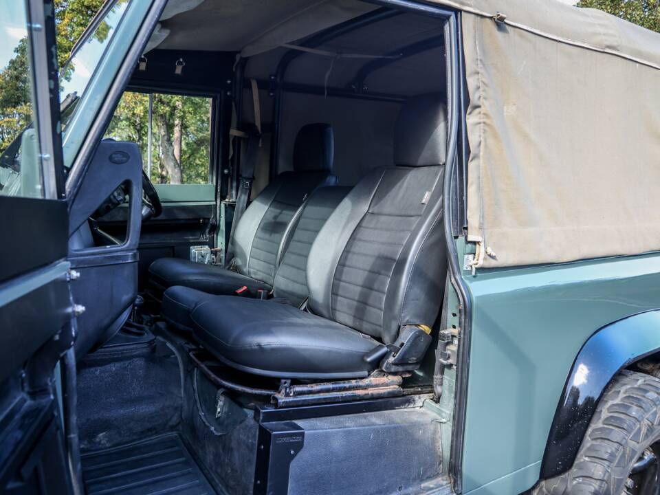 Image 13/21 de Land Rover Defender 90 Td5 (1999)