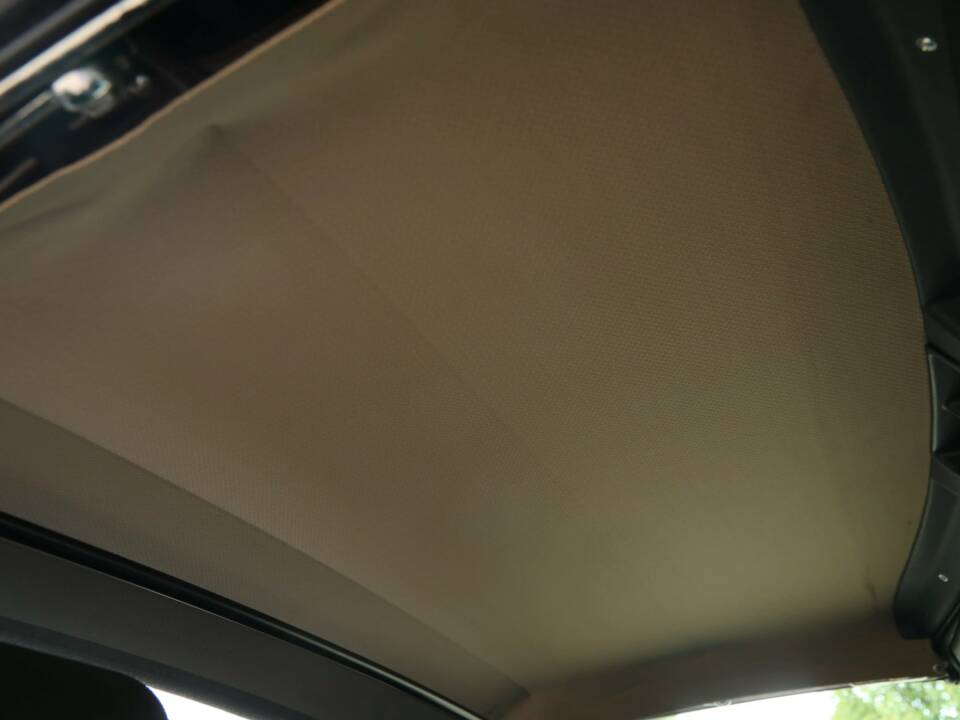 Image 16/50 of Mercedes-Benz 300 SL-24 (1992)