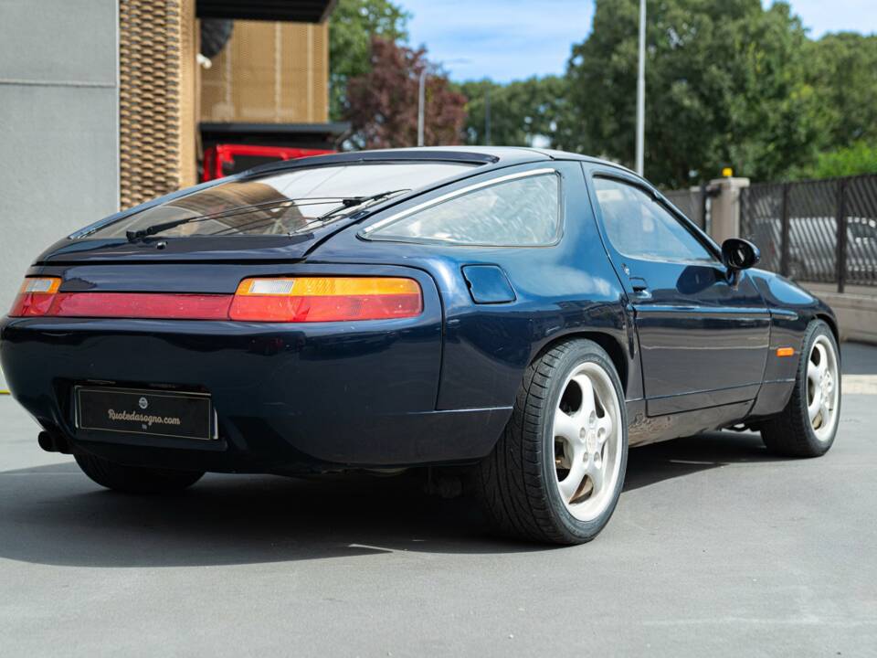 Image 5/34 of Porsche 928 (1981)