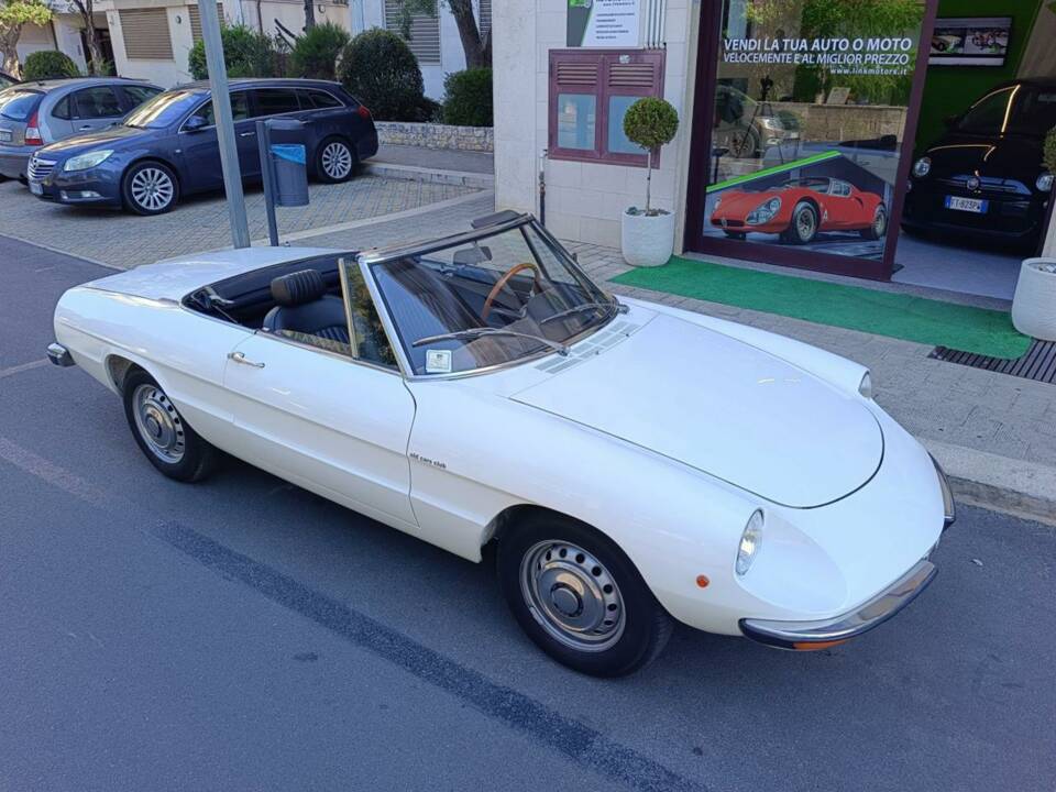 Image 4/50 de Alfa Romeo Spider 1600 Junior (1975)