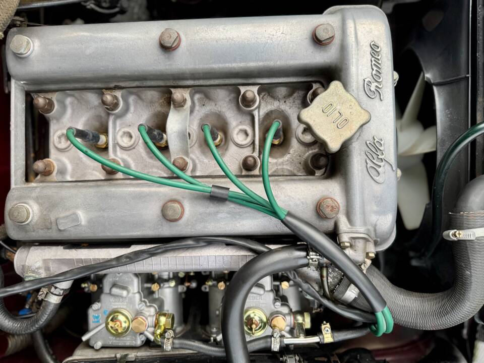 Image 21/24 of Alfa Romeo Giulia 1300 Super (1972)