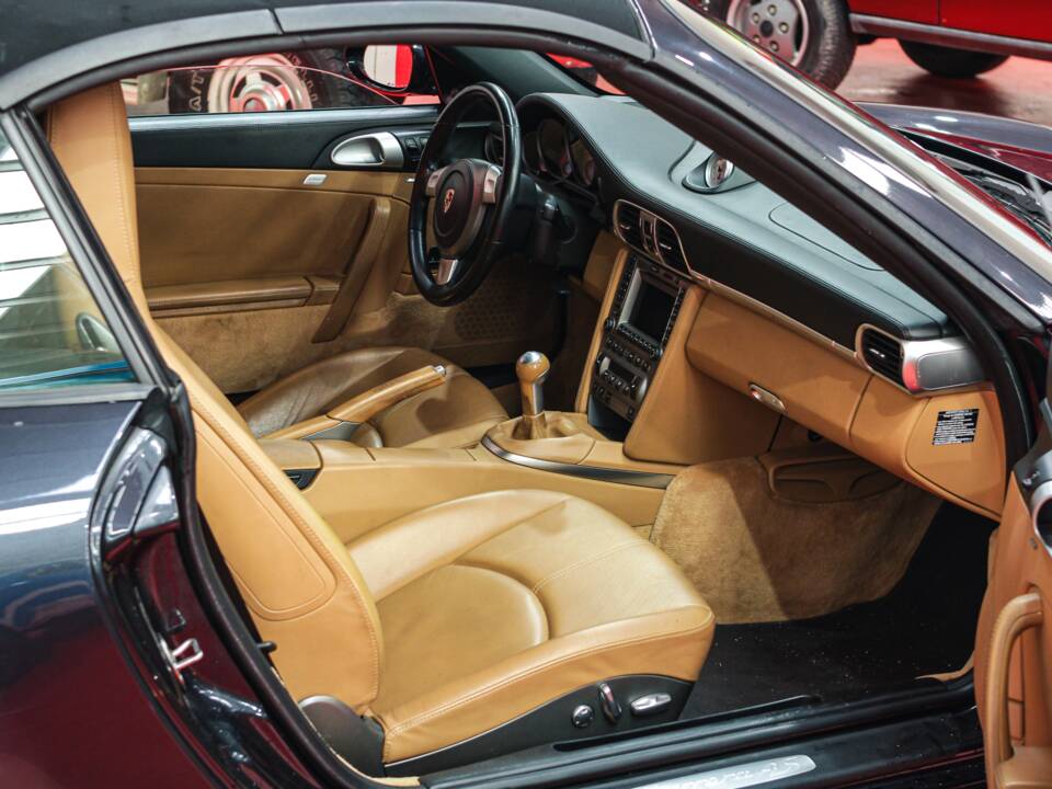 Image 7/48 of Porsche 911 Carrera 4S (2007)
