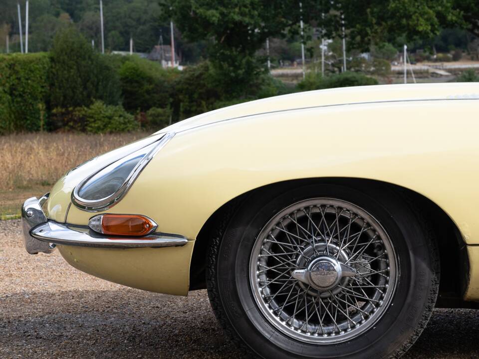 Image 34/40 de Jaguar Type E 4.2 (1966)