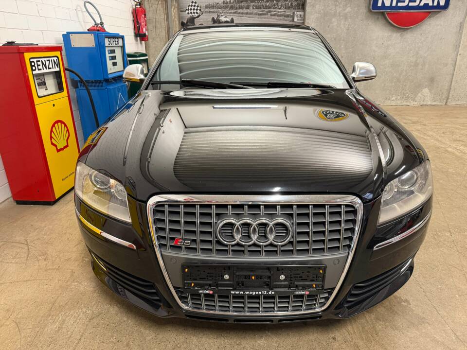 Bild 4/18 von Audi S8 V10 (2008)