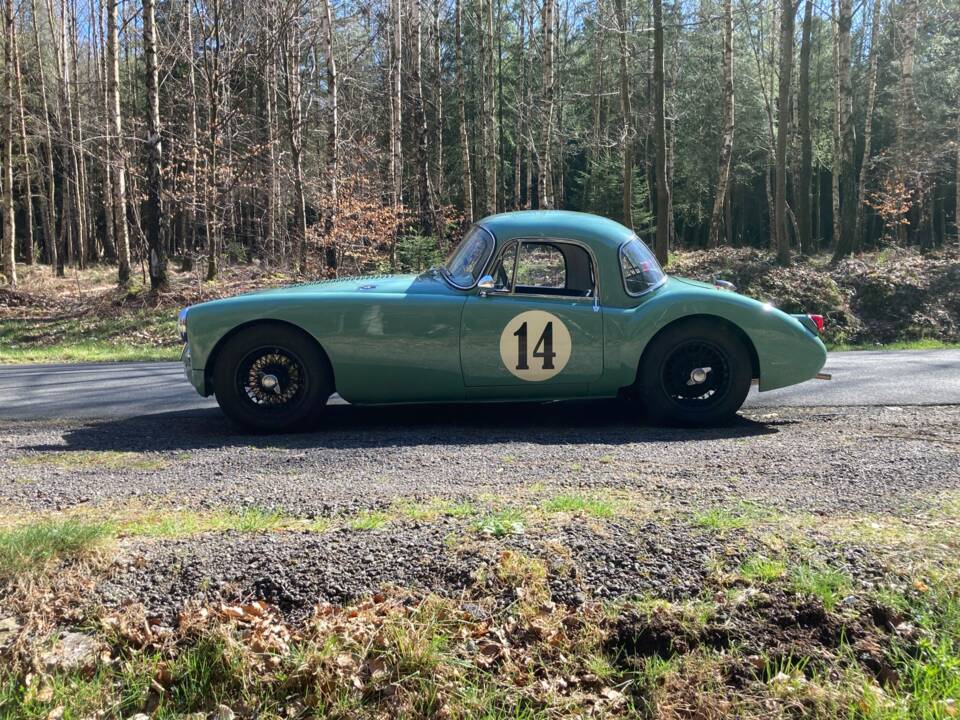 Image 2/5 de MG MGA Twin Cam (1960)