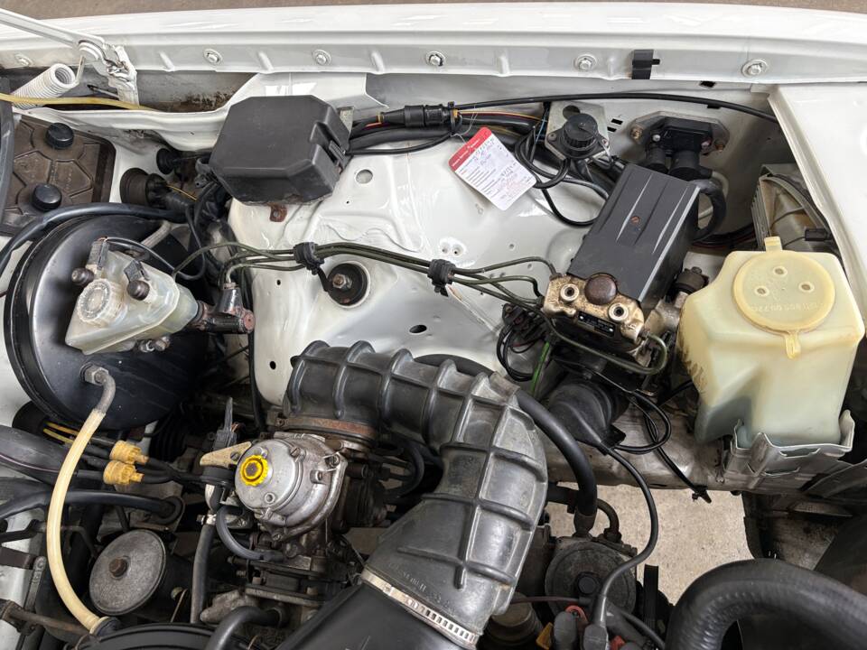Image 33/66 of Mercedes-Benz 200 T (1984)